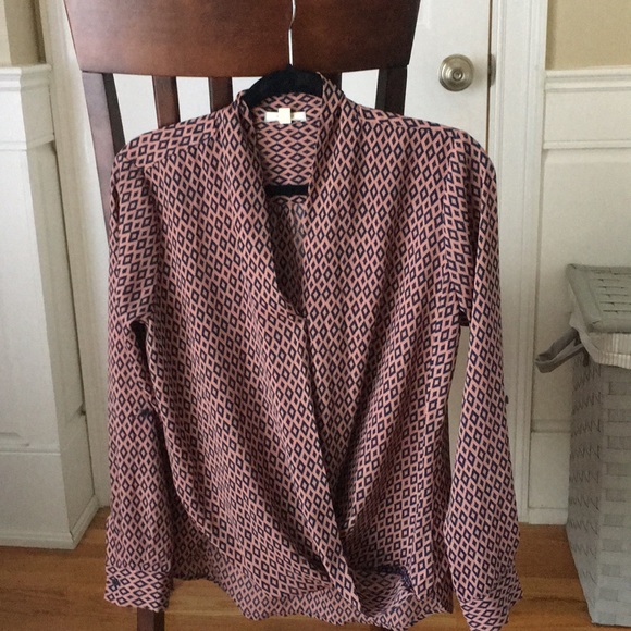 Pleione Tops - Flowy patterned blouse Pleione Tops - Flowy patterned blouse